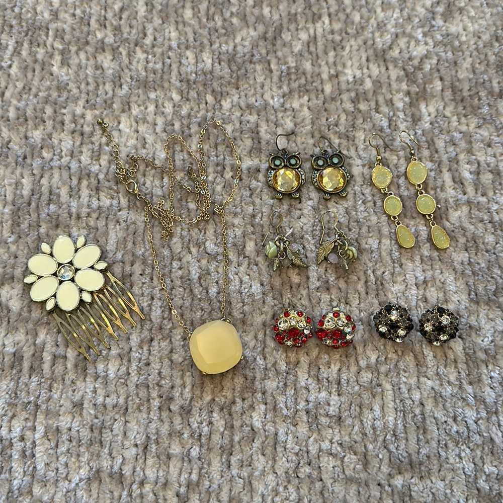 Gold Jewelry Bundle (Necklace, Earrings, Hair Comb)